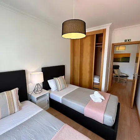 105 - A Vivenda * Atouguia Da Baleia