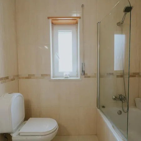 105 - A Vivenda Atouguia Da Baleia