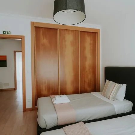 105 - A Vivenda Atouguia Da Baleia